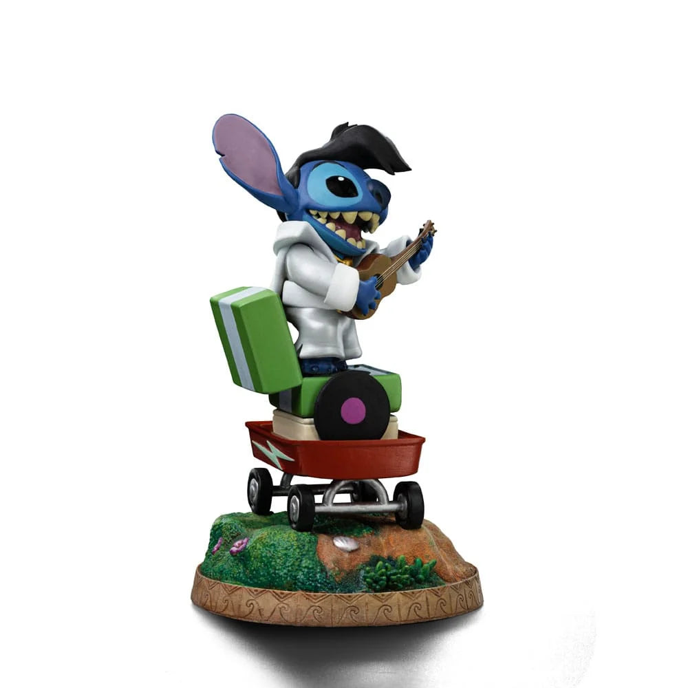 Disney’s Stitch als rockster in wit glitterpak en zonnebril, schaal 1/10 beeldje van Iron Studios.