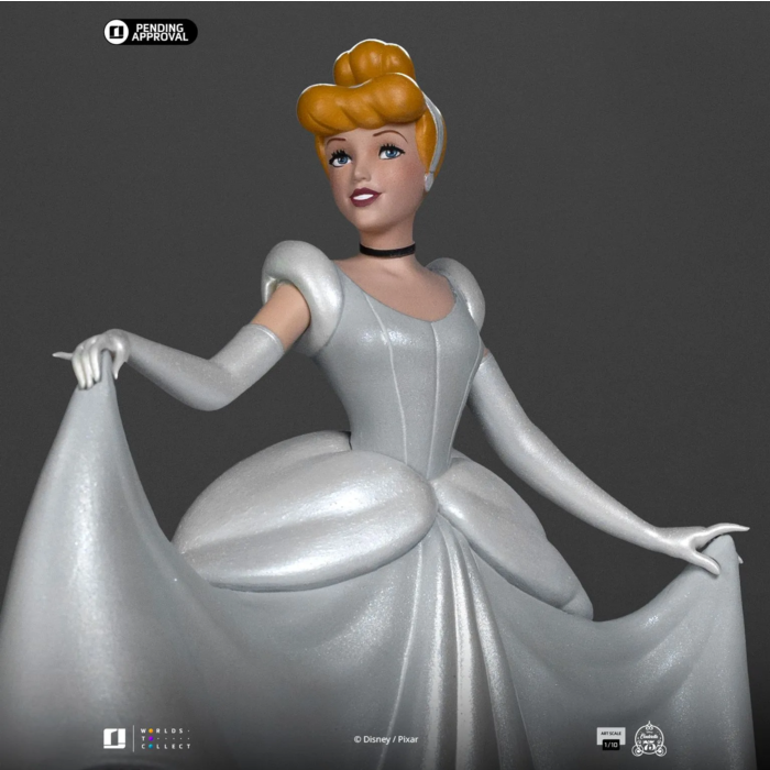Elegante Disney Cinderella collectible in Art Scale 1/10, met verfijnde details en vloeiende bewegingen in haar jurk.