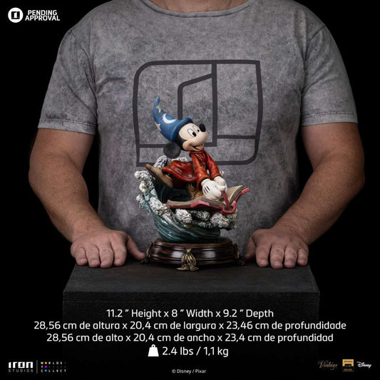 Beeldje van Sorcerer Mickey uit Fantasia (1940), meesterlijk vormgegeven door Iron Studios in Art Scale 1/10.