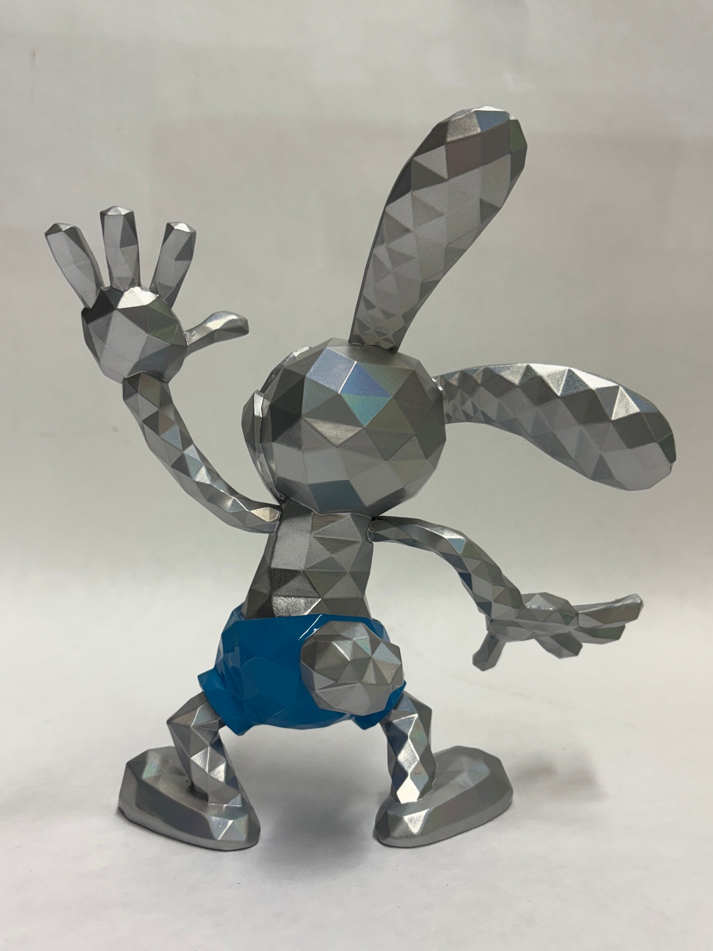 Verzamelstatue van Oswald the Lucky Rabbit – een nostalgisch eerbetoon aan Disney’s beginjaren.