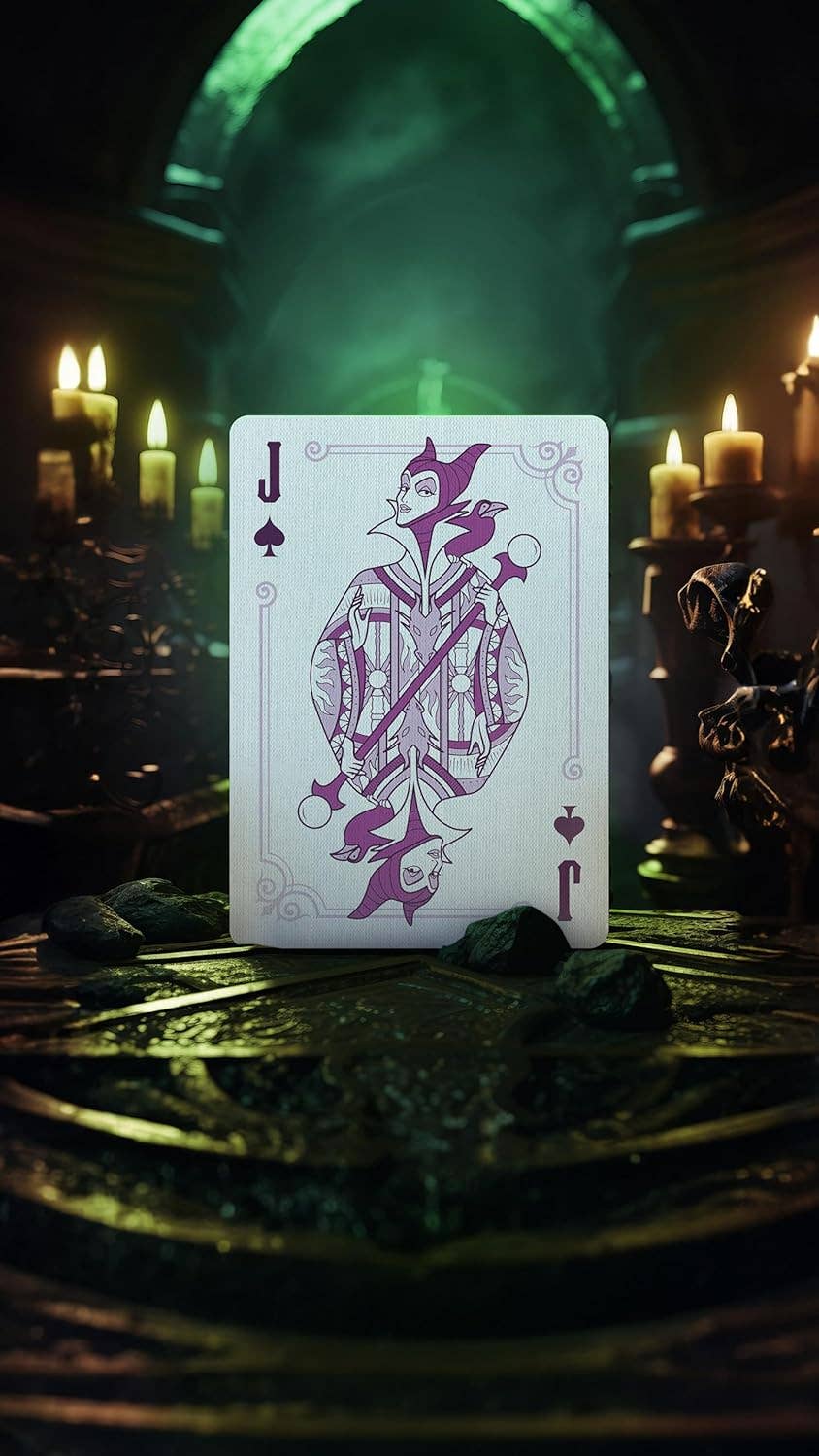“Volledige set Disney Villains speelkaarten op tafel, klaar voor poker of kaarttrucs, 100 g deckgewicht.”
