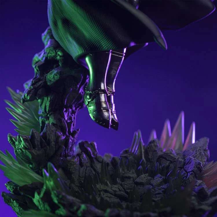 Beeld van Victor Von Doom als Art Scale 1/10 figuur, perfect belicht om zijn imposante uitstraling te benadrukken.