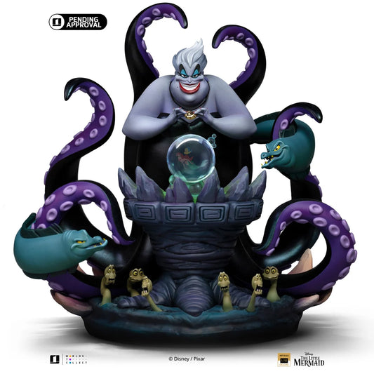 Betreed de duistere diepten van Disney’s magie met deze luxe Ursula Statue van Iron Studios. Een oogverblindende ode aan de ultieme zeeheks – onweerstaanbaar voor elke fan van Disney Villains.