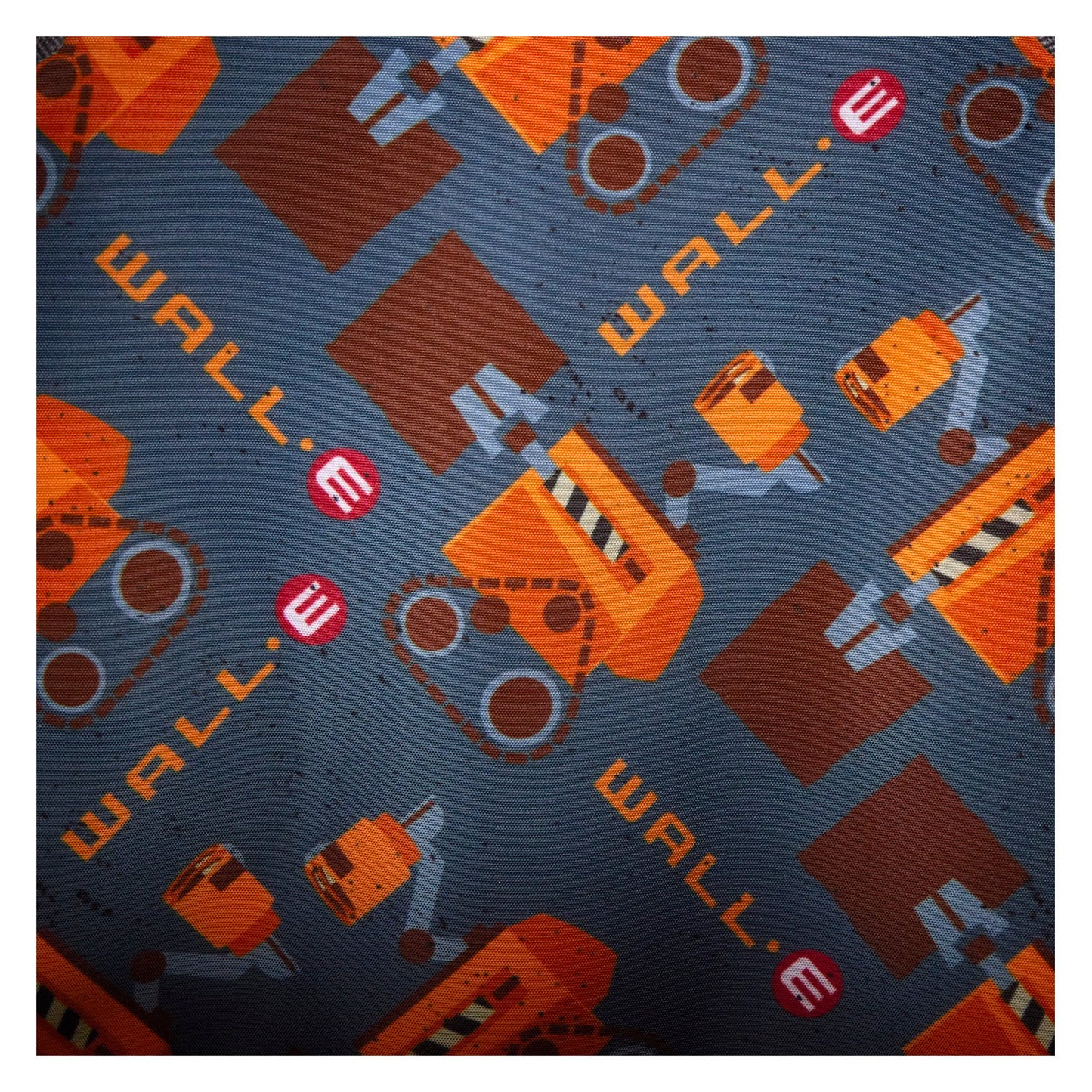 Close-up van het unieke Wall-E ontwerp op de Loungefly tas, perfect voor Disney- en Pixar-fans.