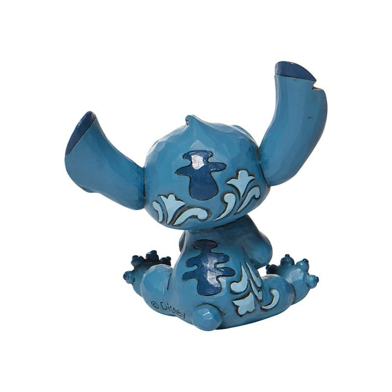 Charmant Jim Shore beeldje van Disney’s Stitch met samengevouwen handen, perfect als decoratie of cadeau voor verzamelaars en fans.