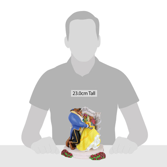 "Elegante verlichte figurine van Belle en het Beest, gemaakt van hoogwaardig resin met glanzende accenten, uit de Disney Showcase collectie."