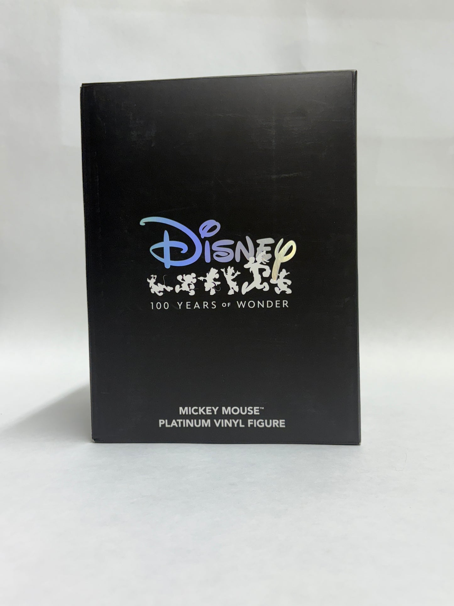 CultureFly Mickey Mouse beeldje voor Disney’s 100-jarig bestaan – een stijlvol eerbetoon aan een icoon.