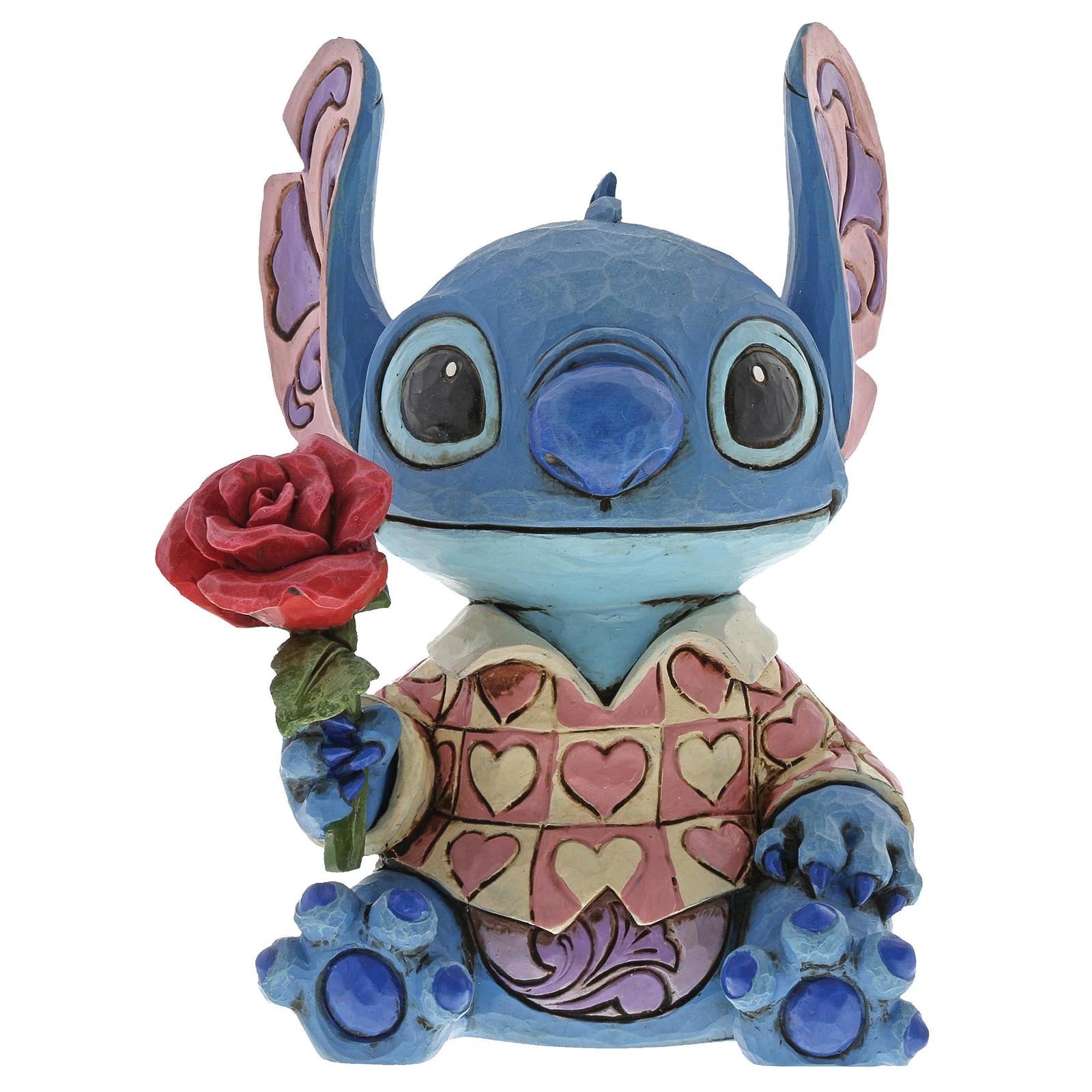 Stitch uit Disney Traditions-collectie houdt verlegen een bosje bloemen vast, handbeschilderd beeldje in warme kleuren met sierlijke houtsnijdetails.