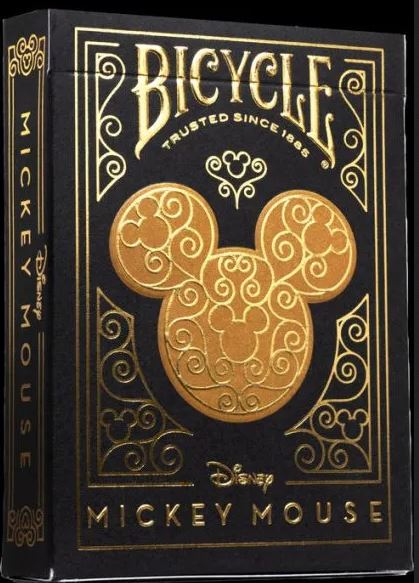 Breng magie aan de kaarttafel met Mickey Mouse Black Gold speelkaarten. Luxueuze afwerking en iconische Disney-charm maken elk spel bijzonder.