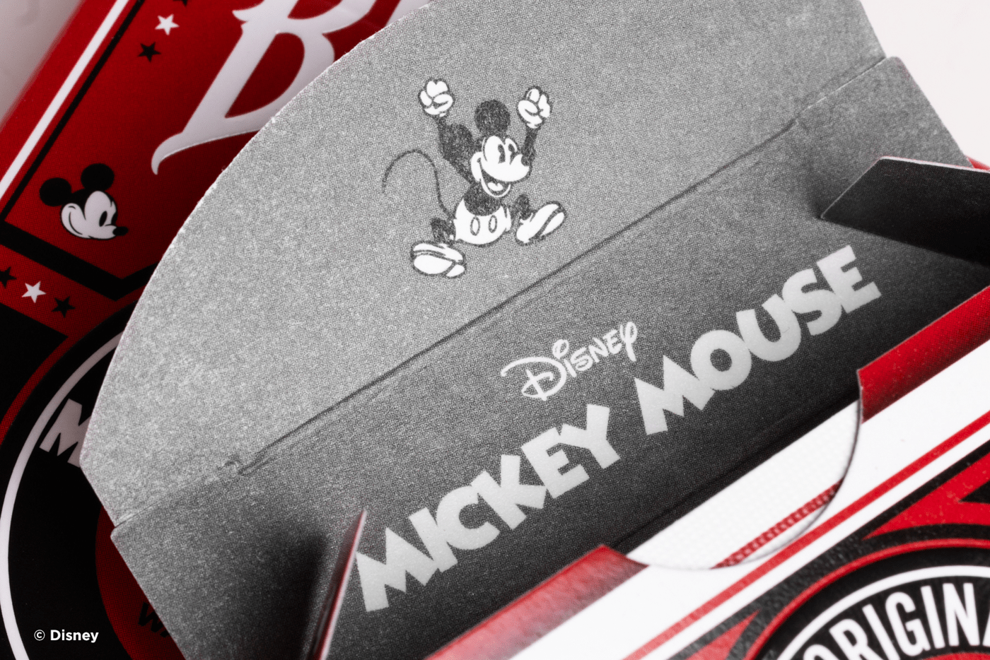 Authentiek, nieuw en verzegeld Bicycle speelkaarten-deck met tijdloze Mickey Mouse illustraties en standaard index.