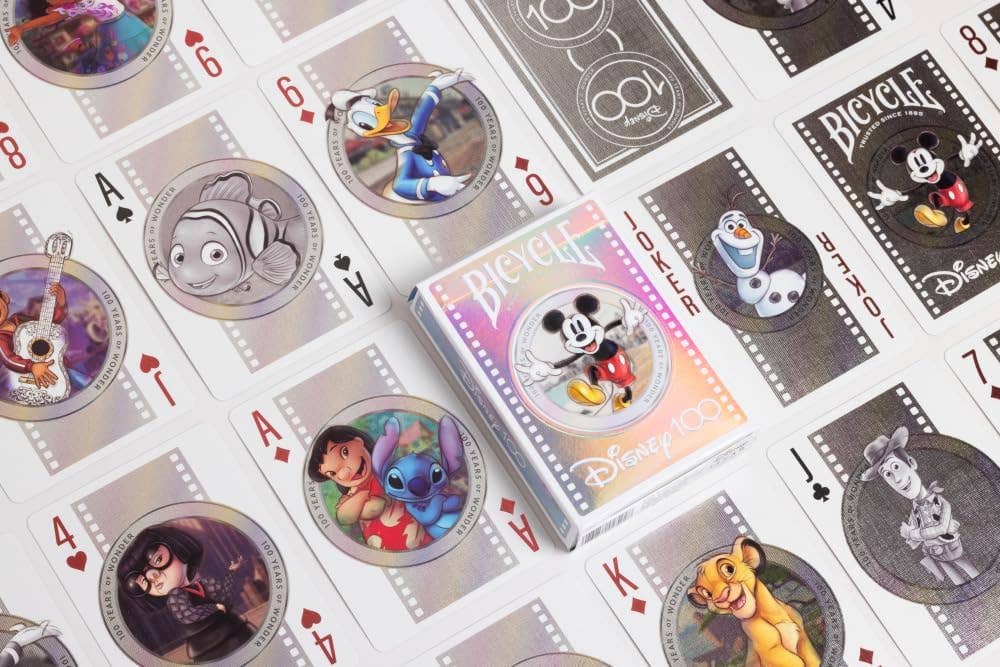 Limited edition Disney100 speelkaarten in luxe verpakking ter viering van 100 jaar Disney-magie.