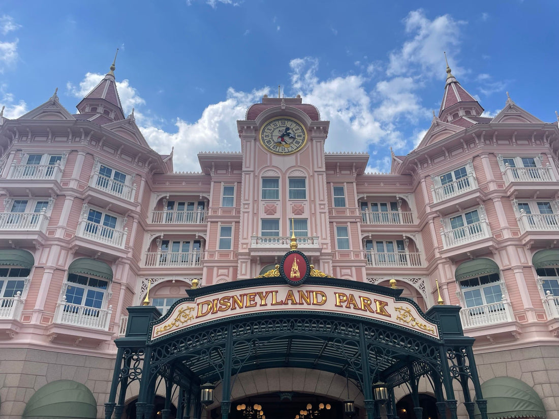 Waarom Disneyland Parijs in Deze Stijl Gebouwd Is