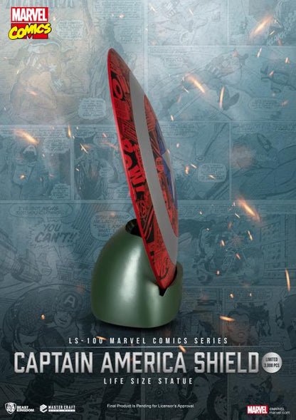 Gedetailleerde en realistische levensgrote Captain America Shield replica, straalt heldhaftigheid uit.
