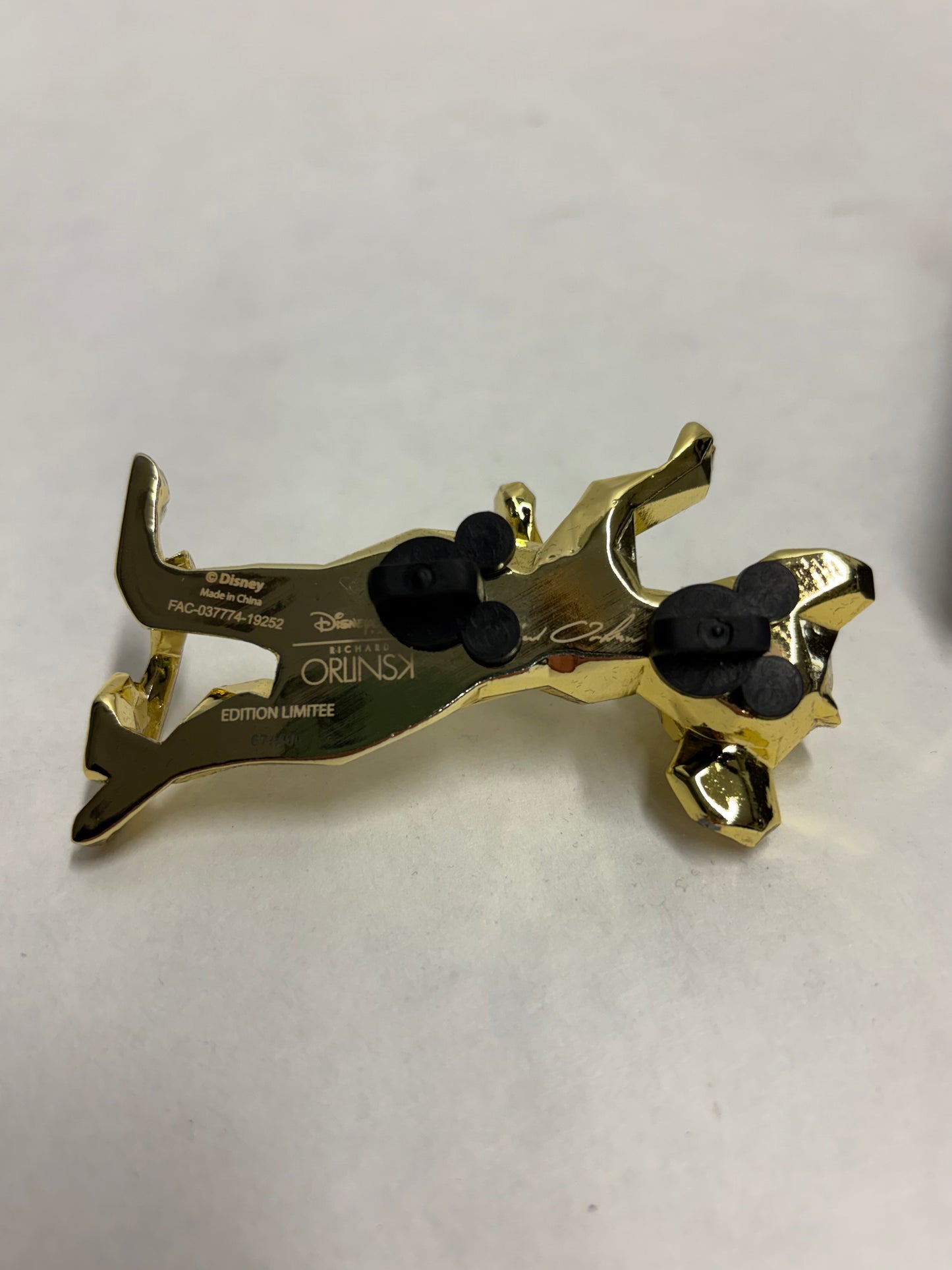 Exclusieve Orlinski Simba pin als verzamelobject