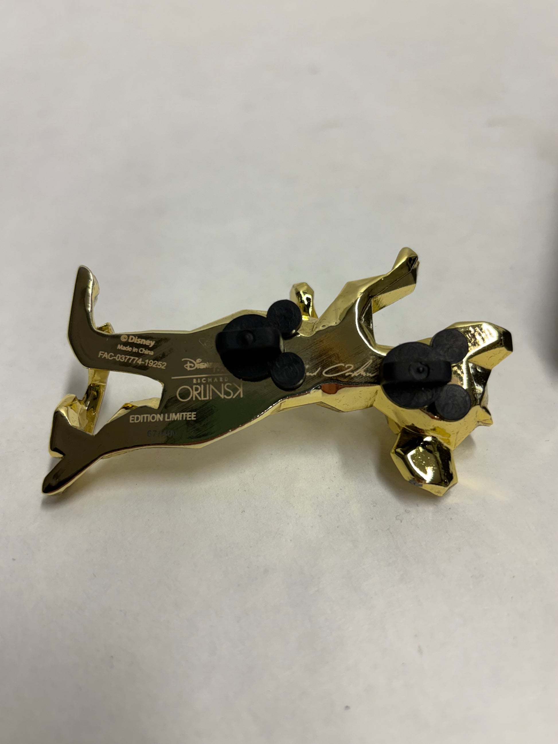 Exclusieve Orlinski Simba pin als verzamelobject