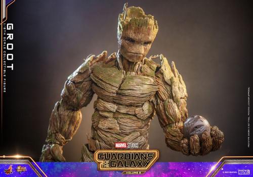 Gedetailleerde Groot collectible met realistische sculpt en krachtige uitstraling.

