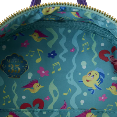 Vier de 35e verjaardag van The Little Mermaid in stijl met de Loungefly Disney The Little Mermaid 35th Anniversary Mini Rugzak, met veganistisch leer en glinsterende PVC-details.