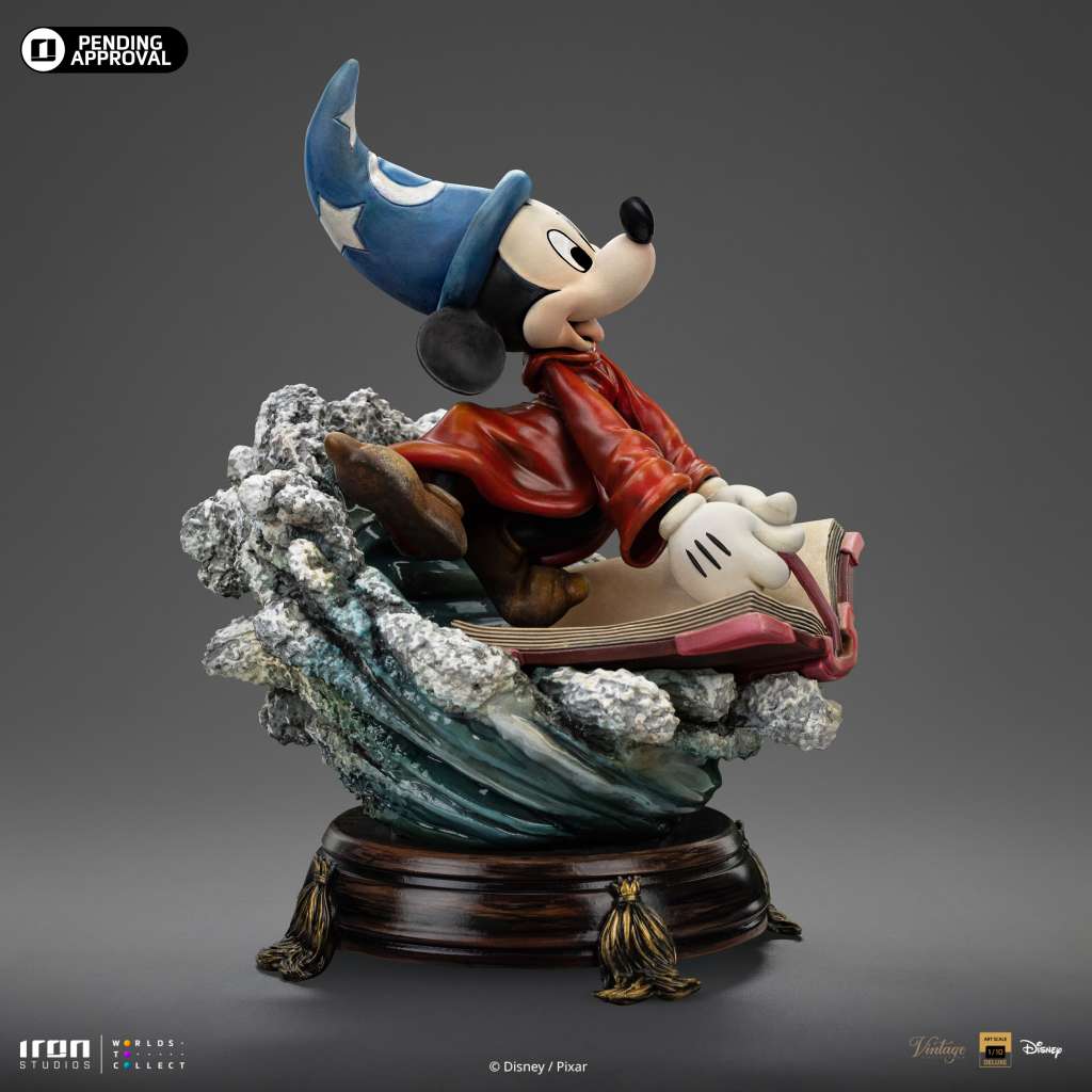 Sorcerer Mickey als leerling-tovenaar op een golf van magie – Disney statue Art Scale 1/10 van Iron Studios.