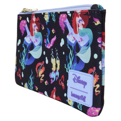 Vier kaartgleuven voor veilige opslag in de Loungefly Disney The Little Mermaid 35th Anniversary polsbandportemonnee