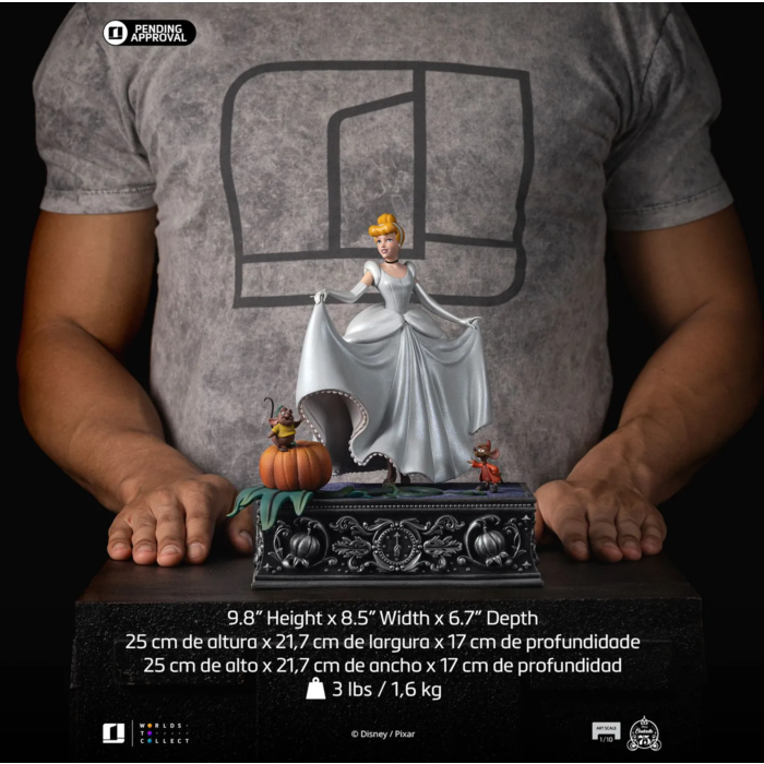 Handgeschilderde Cinderella figurine in Art Scale 1/10, perfect voor vitrines en Disney-fans, toont iconisch filmscène.