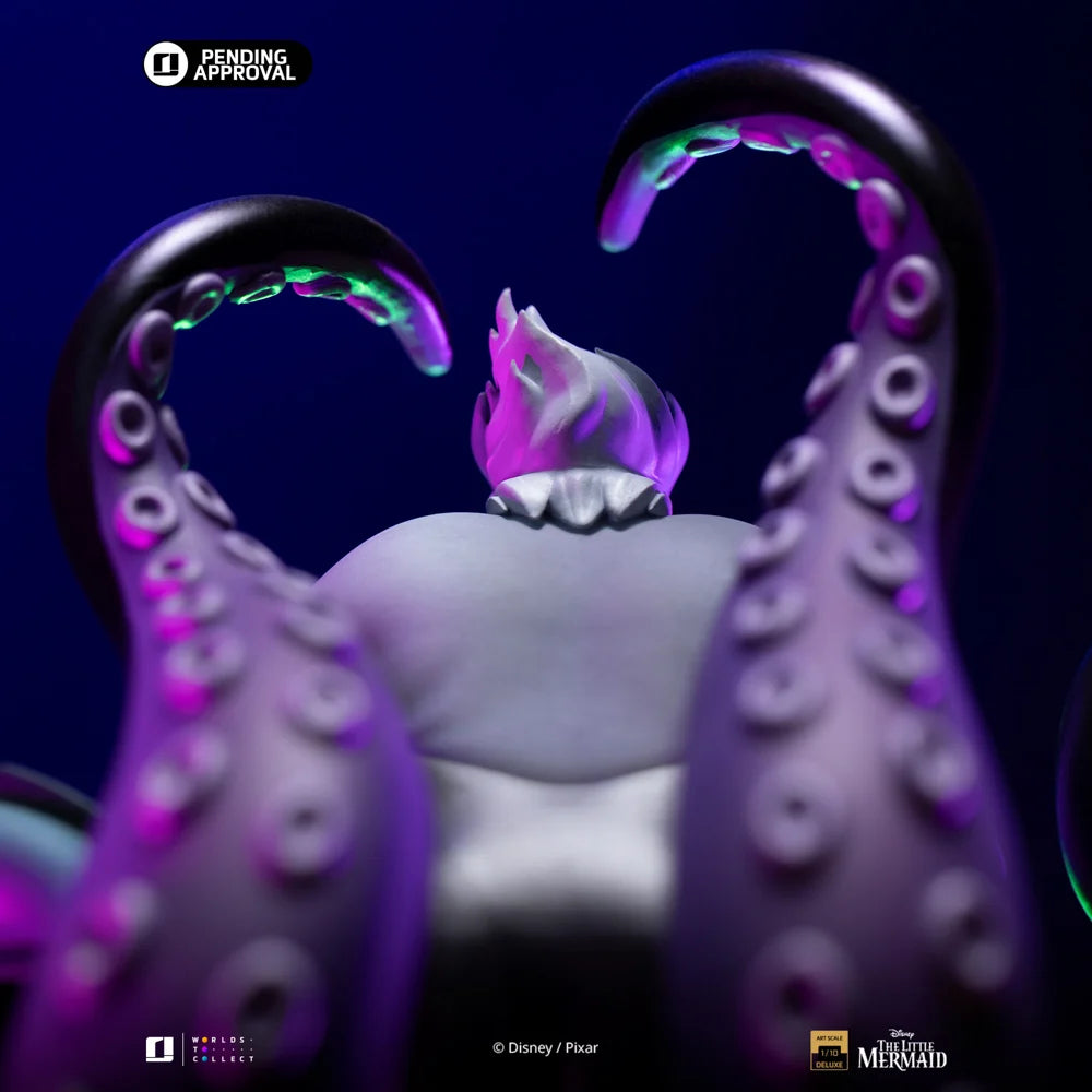Herbeleef de magie van The Little Mermaid, maar dan met een volwassen, artistieke twist. Deze Ursula Statue is een stijlvolle en unieke toevoeging aan je interieur of vitrinekast.