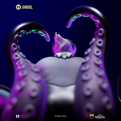 Herbeleef de magie van The Little Mermaid, maar dan met een volwassen, artistieke twist. Deze Ursula Statue is een stijlvolle en unieke toevoeging aan je interieur of vitrinekast.