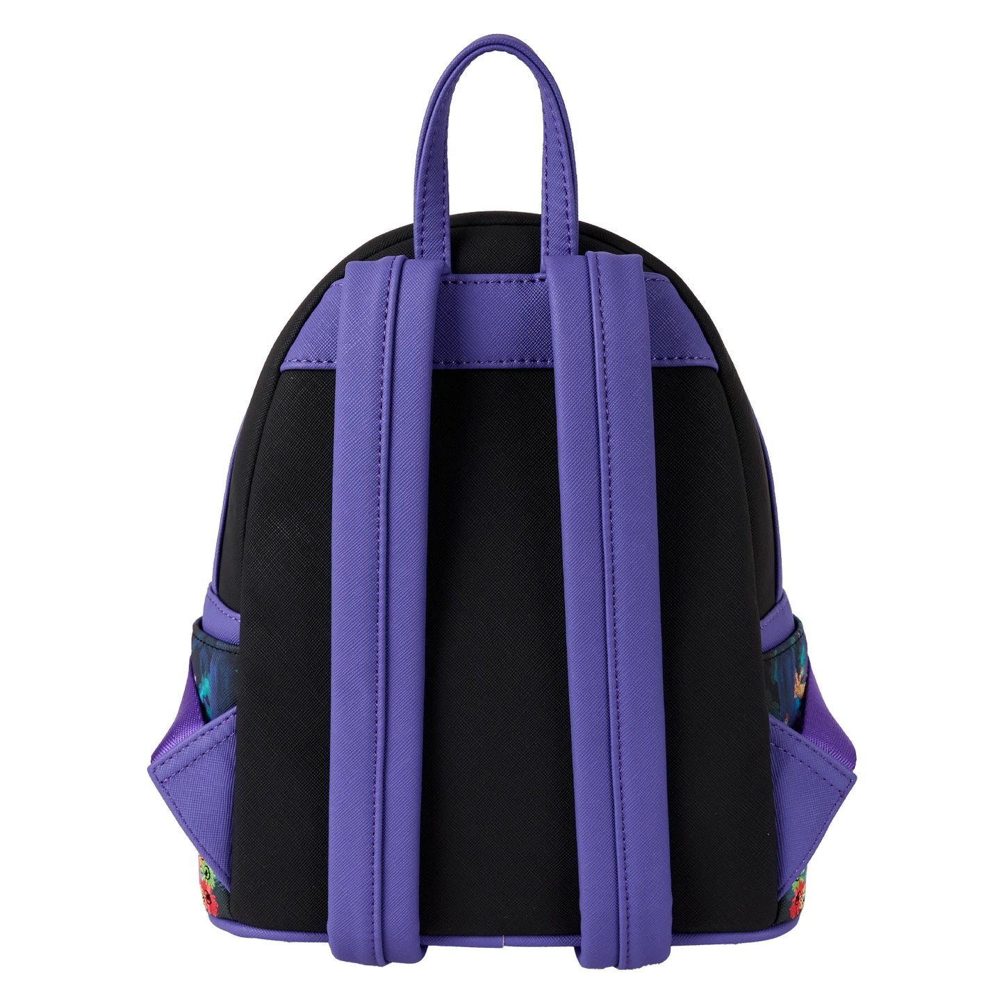 Deze unieke Loungefly tas combineert Disney-magie met een praktisch ontwerp, ideaal voor fans van Alice en haar wonderlijke wereld.