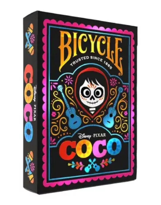 Breng de magie van Coco naar je kaarttafel met de Bicycle Coco spelkaarten. Kleurrijke illustraties van Miguel, Héctor en vrienden maken elk spelmoment vrolijk en bijzonder.