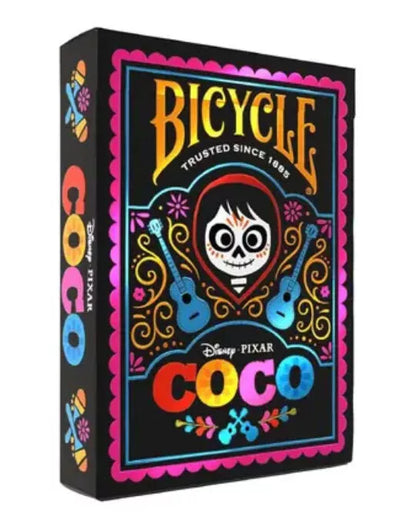Breng de magie van Coco naar je kaarttafel met de Bicycle Coco spelkaarten. Kleurrijke illustraties van Miguel, Héctor en vrienden maken elk spelmoment vrolijk en bijzonder.