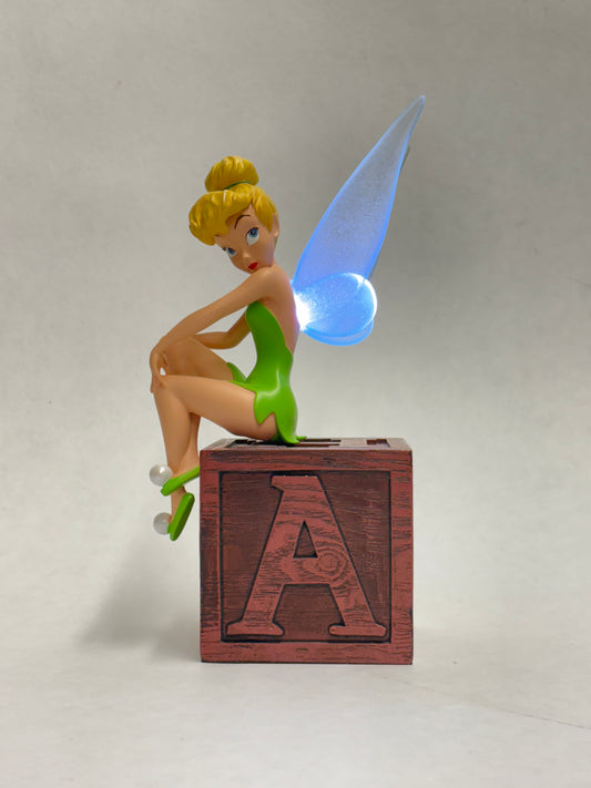 Tinkerbell Light Up Figurine van Disneyland Parijs met zachte LED-verlichting en sierlijke details.
