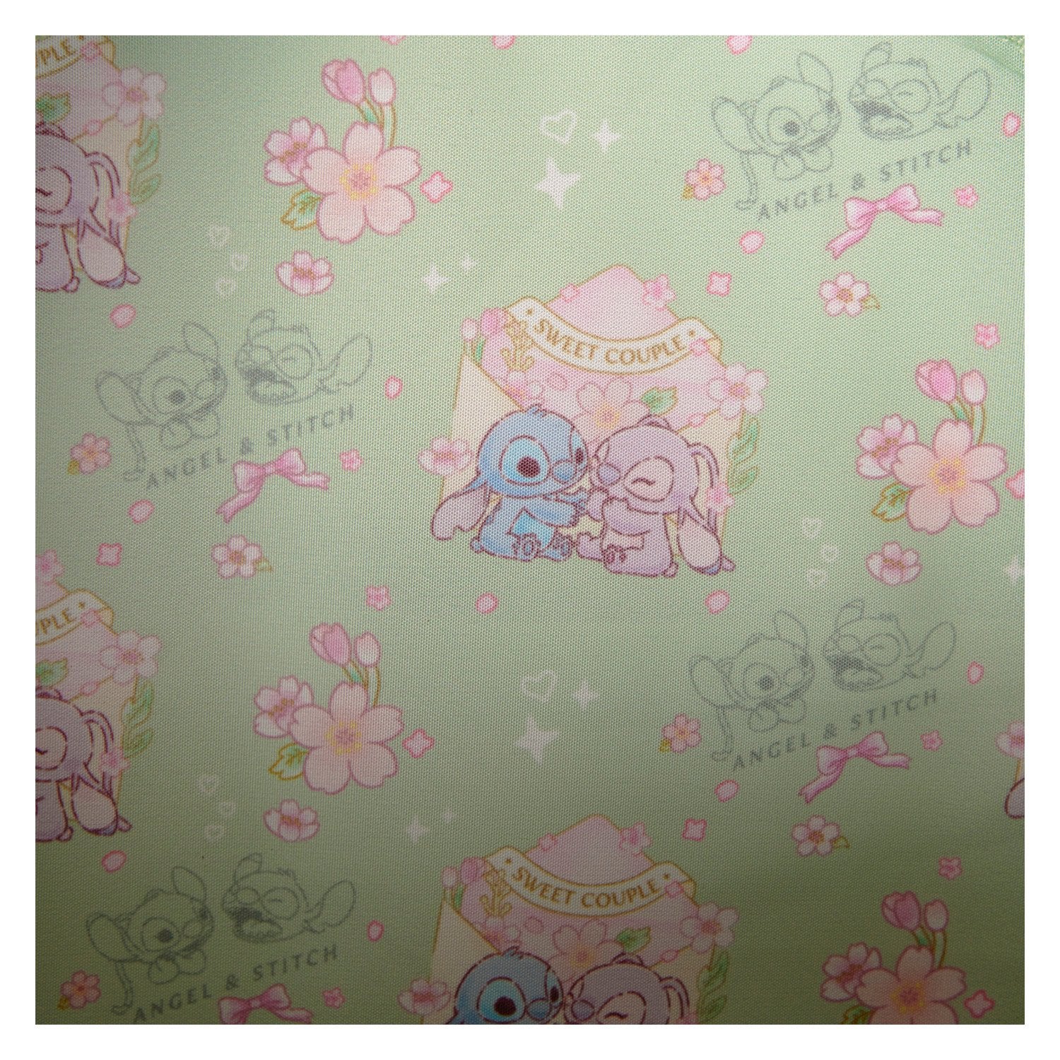 Loungefly Disney Stitch tas met romantisch cherry blossom motief, stijlvol en praktisch voor dagelijks gebruik.