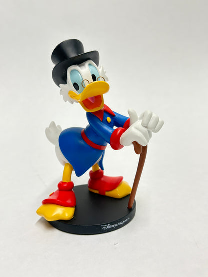 Gedetailleerd figurine van Dagobert Duck, rijk uit Duckstad, met authentieke kleuren.