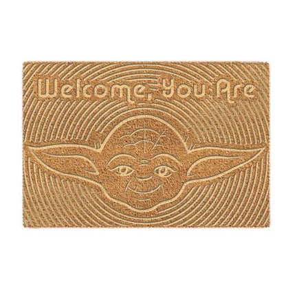 Star Wars 'Welcome You Are' deurmat met Yoda, gemaakt van duurzaam materiaal, begroet bezoekers met een vriendelijke boodschap in Yoda's kenmerkende stijl, perfect voor elke Star Wars-fan.
