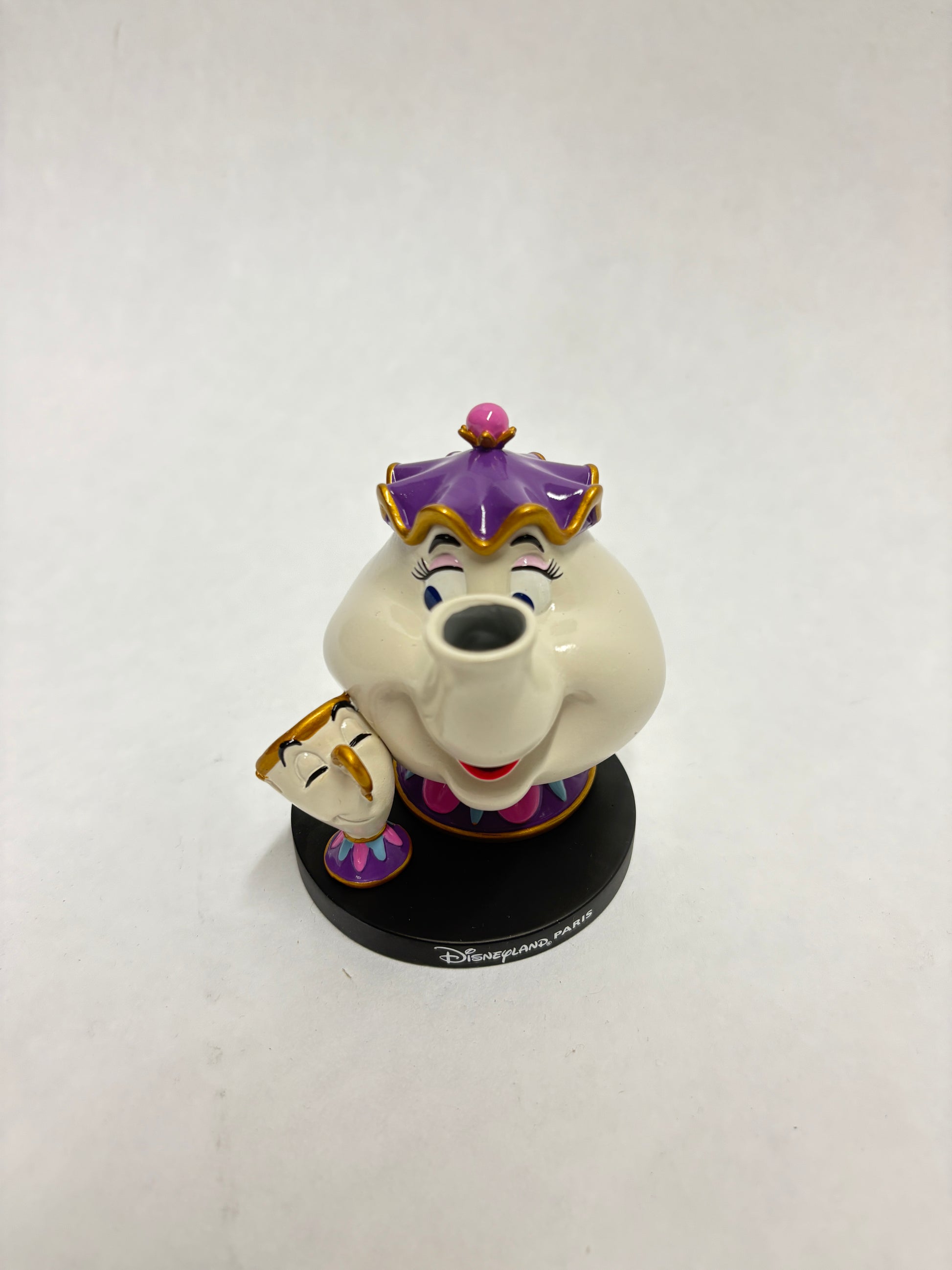 Beeldje van Mevrouw Potts en Chip uit Beauty and the Beast, exclusief van Disneyland Parijs.