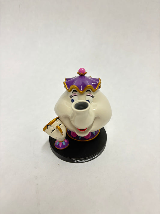 Beeldje van Mevrouw Potts en Chip uit Beauty and the Beast, exclusief van Disneyland Parijs.
