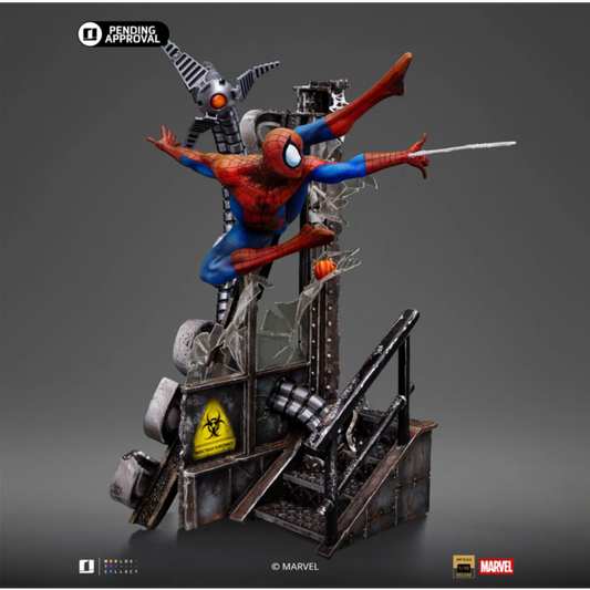 Gedetailleerd close-upbeeld van de handgeschilderde Spider-Man Art Scale 1/10 statue, met textuur van het kostuum.