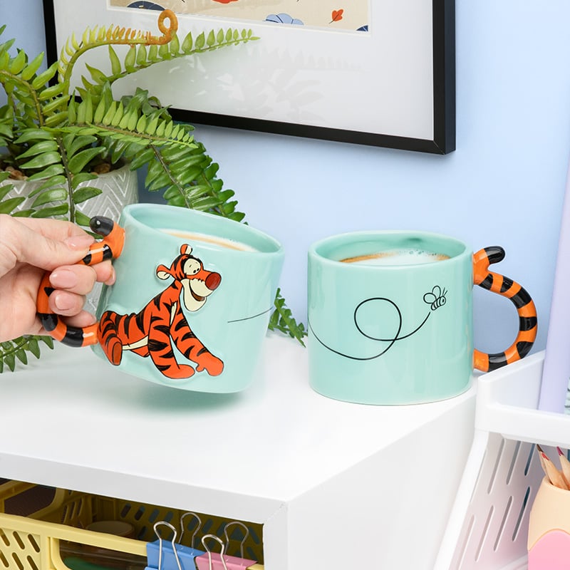 "Disney Winnie the Pooh ‘Teigetje’ Beker met vrolijk design, geschikt voor warme en koude dranken."