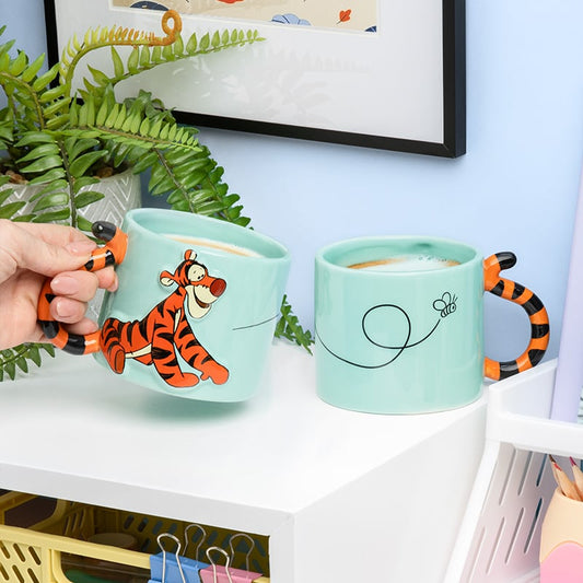 "Disney Winnie the Pooh ‘Teigetje’ Beker met vrolijk design, geschikt voor warme en koude dranken."