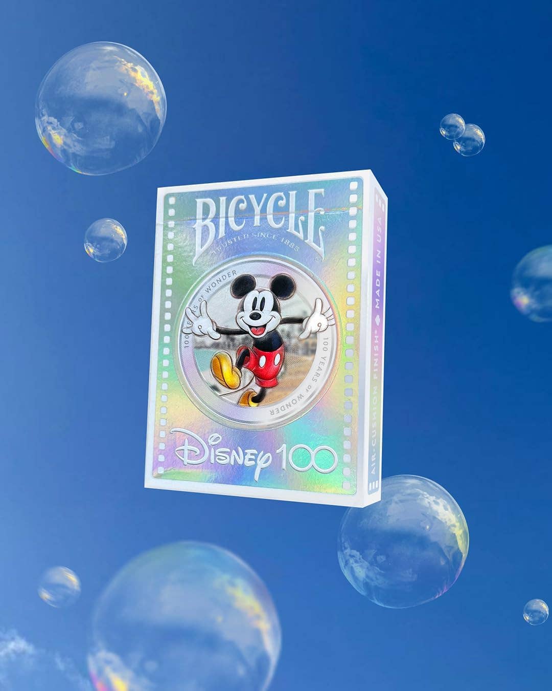 Luxe Disney100 kaartendoos met glanzende folie en een iconische Mickey Mouse illustratie op de voorkant.