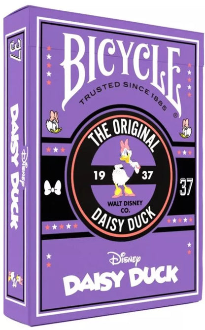 Breng Disney-magie naar je kaarttafel met de Bicycle Katrien (Daisy Duck) spelkaarten. Hoogwaardige kwaliteit, soepele afwerking en vrolijke illustraties maken dit kaartspel perfect voor elke kaartavond of als uniek cadeau voor Disney-fans.