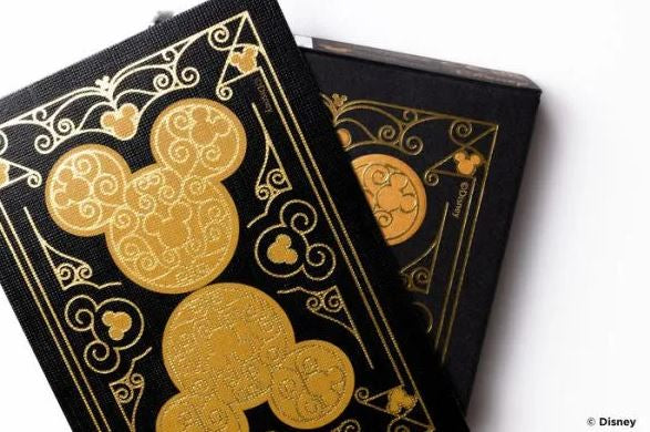 Verfijnd kaartspel uit de Disney Inspired Collection van Bicycle, met reliëfstructuur en elegante details. Ideaal voor verzamelaars en als bijzonder cadeau.
