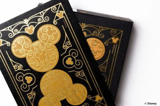 Verfijnd kaartspel uit de Disney Inspired Collection van Bicycle, met reliëfstructuur en elegante details. Ideaal voor verzamelaars en als bijzonder cadeau.