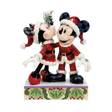 Vier de magie van de feestdagen met dit Disney Traditions Mistletoe Moments beeldje van Mickey en Minnie. Onder de mistletoe delen ze een liefdevol moment, met handgeschilderde details en folkloristische patronen van Jim Shore, perfect als decoratie of verzamelstuk.