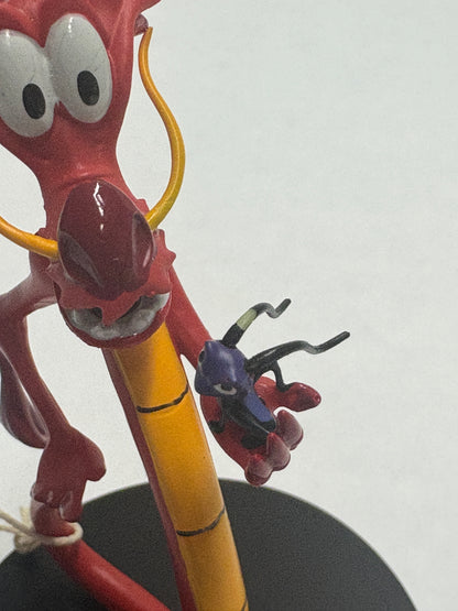 Disneyland Paris Mushu beeldje van hoogwaardige kwaliteit, vol karakter en charme.