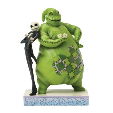 Breng de magie en spanning van Halloween in huis met dit Disney Traditions One More Roll beeldje van Jack Skellington en Oogie Boogie, met handgeschilderde folkloristische details van Jim Shore, perfect als verzamelstuk of cadeau voor Disney-fans.
