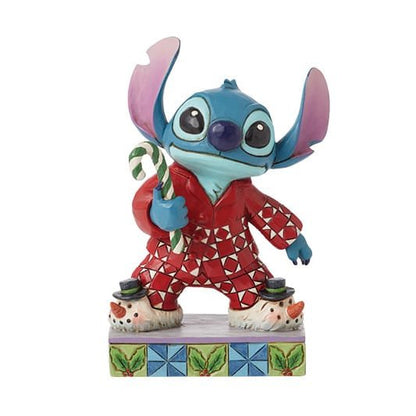 Schattig Stitch-beeldje in feestelijke pyjama, klaar voor kerstochtend uit de Disney Traditions-collectie van Jim Shore.