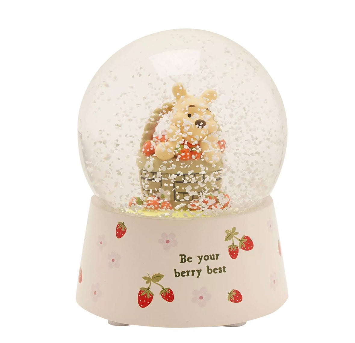 Betoverende Winnie de Poeh sneeuwbol met speels aardbeien-tafereel – perfect cadeau voor Disney-fans