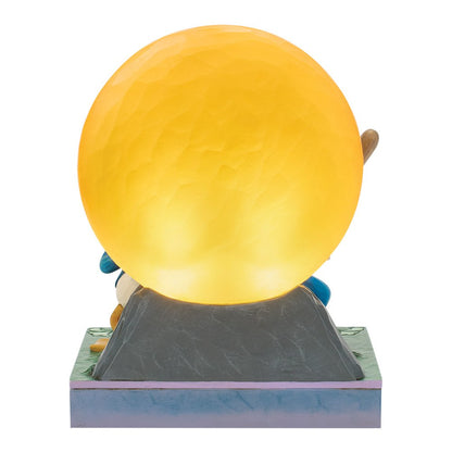 Voor de echte Disney-verzamelaar is deze Disney Traditions Look Out Ghosts ‘Lonesome Ghost’ met Mickey, Goofy en Donald een absolute must-have. Het compacte formaat en de verfijnde afwerking zorgen voor een opvallend en charmant decoratiestuk.