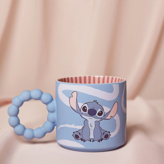 Disney Stitch Premium Colored Mug van stevig keramiek met kleurrijke Stitch-print, ideaal voor koffie, thee of warme chocolademelk.