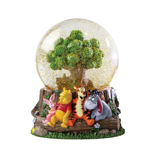 Disney Showcase Winnie de Poeh 100th Anniversary verzamelbeeldje met bal – gedetailleerd Disney figurine voor verzamelaars.